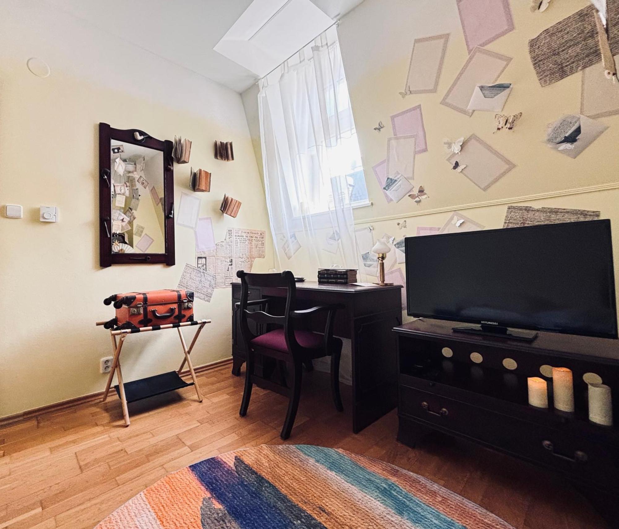Poet'S Theme Room, Free Parking การ์โลวีวารี ภายนอก รูปภาพ